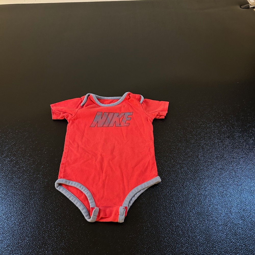 Nike Baby Bodysuit Short‎ Sleeve Red Gray Logo Infant Onesie 9-12 Months